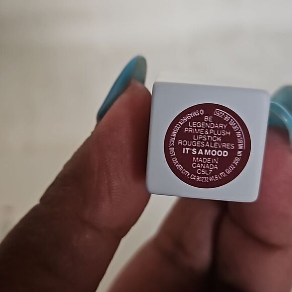 HOST PICK Smashbox lipstick It's A Mood Burgundy - Picture 7 of 16